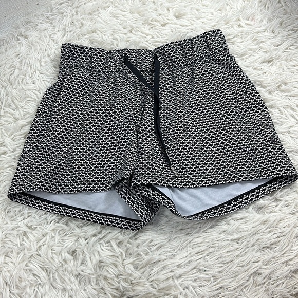 Lululemon On The Fly Short *2.5" Monochromic Black - Picture 1 of 7